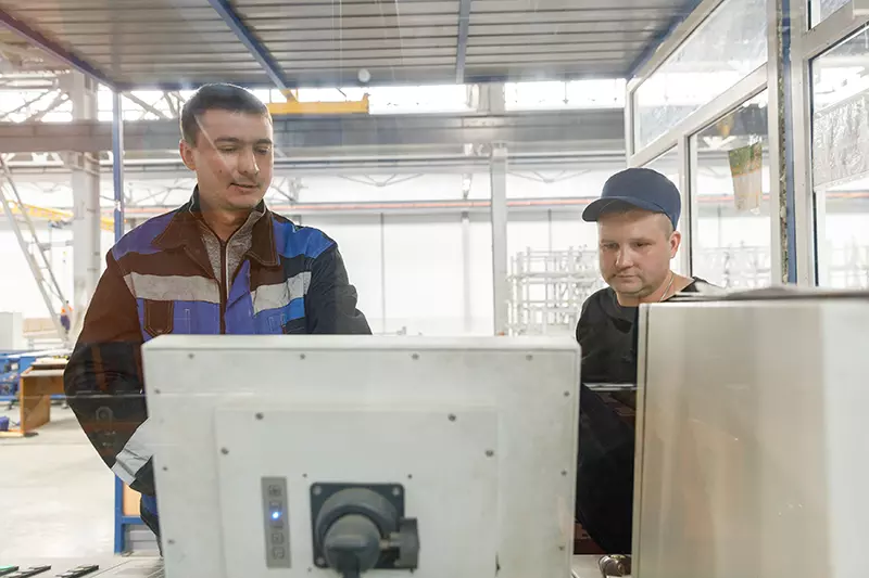 Команда и сотрудники завода по производству алюминиевого профиля ЛайтКонстракшн